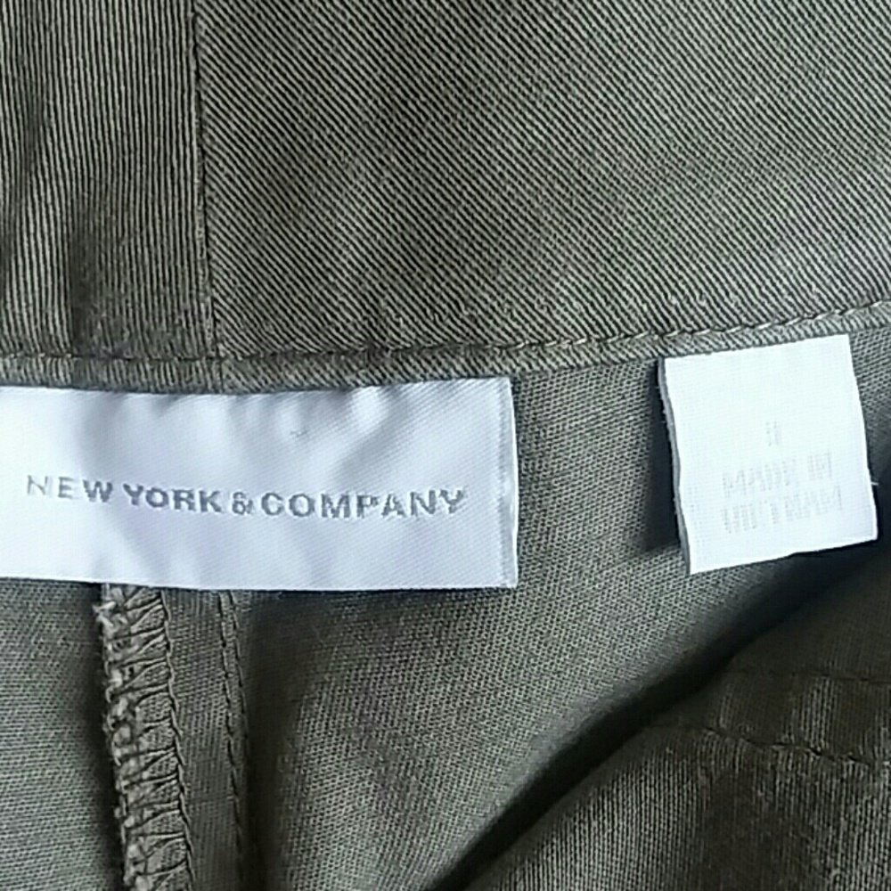 New York and Company Army Green Cuffed Shorts - Picture 3 of 4